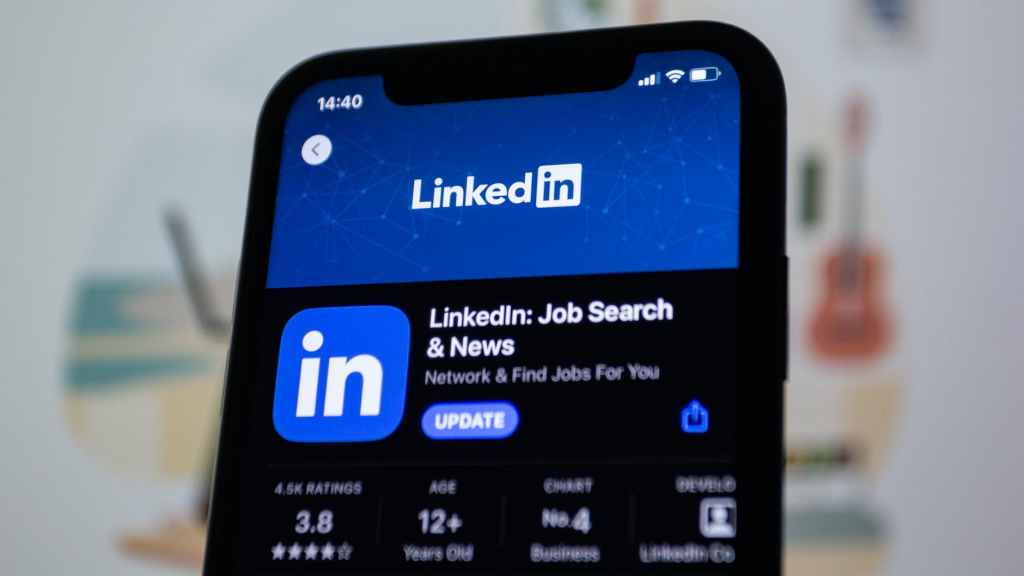 Unveiling the Dynamics of LinkedIn in 2024: GIF Uploads and Beyond